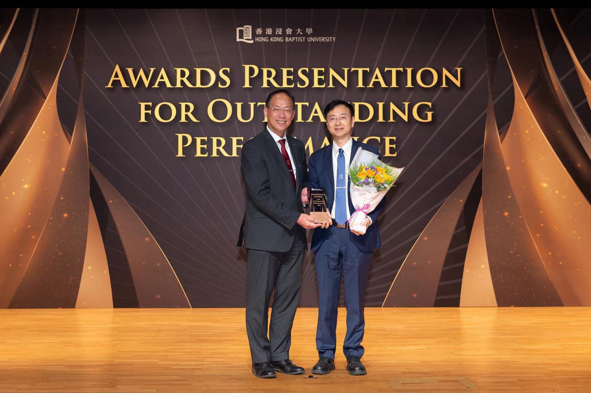 Professor Jia Wei receives President's Award for Outstanding Performance in Scholarly Work
