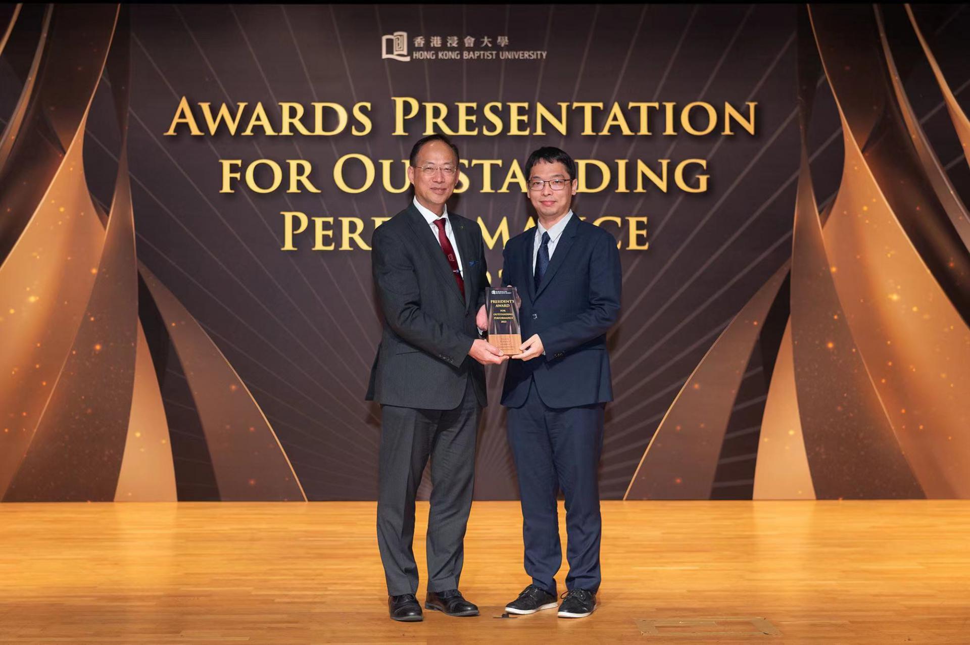 Dr. ZHANG, Eric Lu receives President's Award for Outstanding Performance (Early Career Researcher)